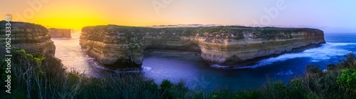 Obraz na płótnie mutton bird island at sunrise, great ocean road in victoria, australia w salonie
