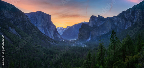 Obraz na płótnie sunrise at the tunnel view in yosemite nationalpark, california, usa w salonie