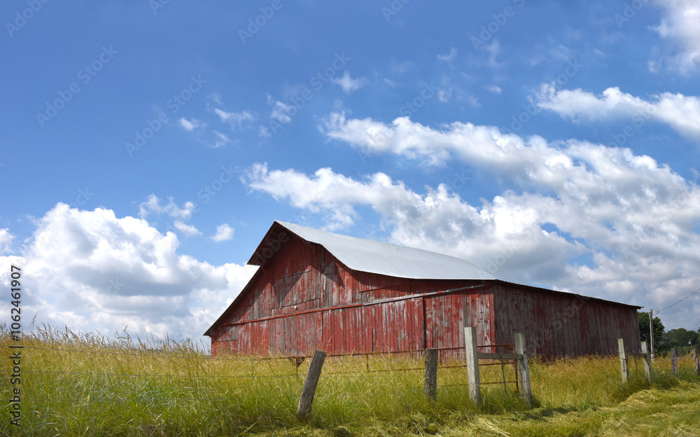 Fototapeta premium Barn and Bright Blue SKies
