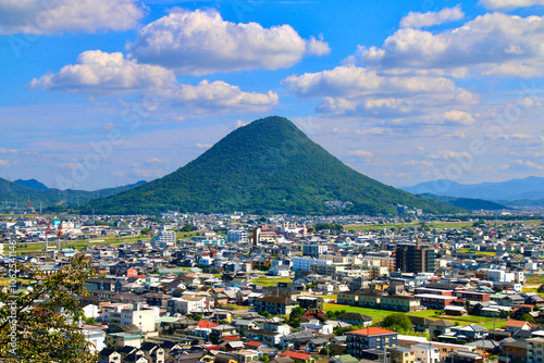丸亀城からの眺望・東・飯野山（香川県・丸亀市）