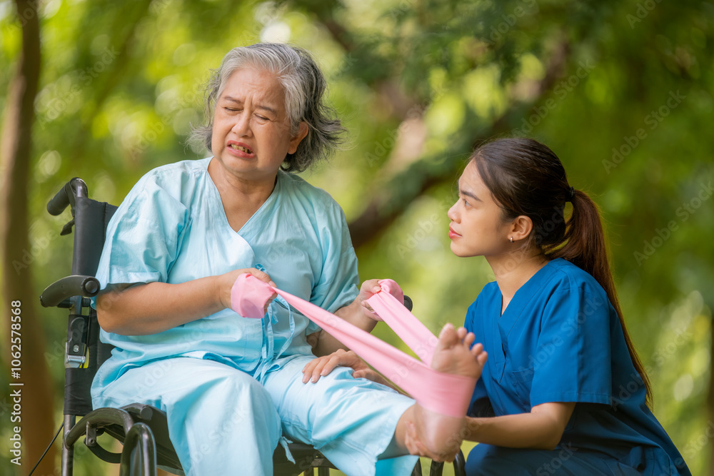 Obraz premium Healthcare or physical therapy nurse is helping elderly appears relaxed listen music engaged in an exercise routine caregiver individuals focused on rehabilitation exercises elder concept.