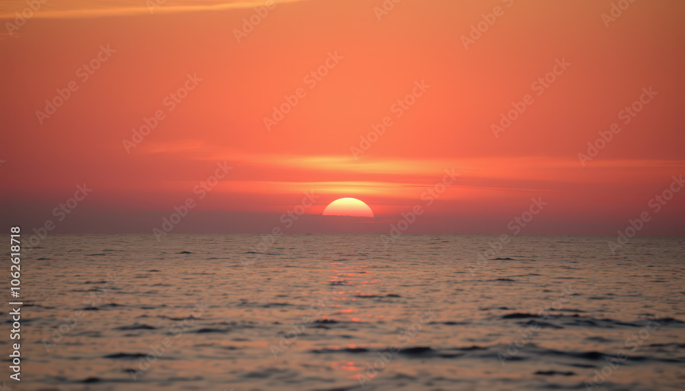 The sun sets with a wavering orange light, as if the warmth has disappeared. The sun sets with a wavering orange light, as if the warmth has disappeared.