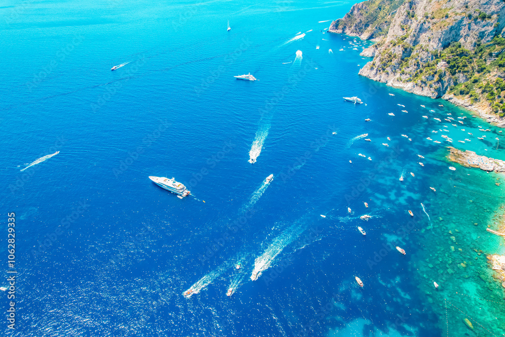 Fototapeta premium Via Krupp road in Capri island coastline, Tyrrhenian sea, Italy