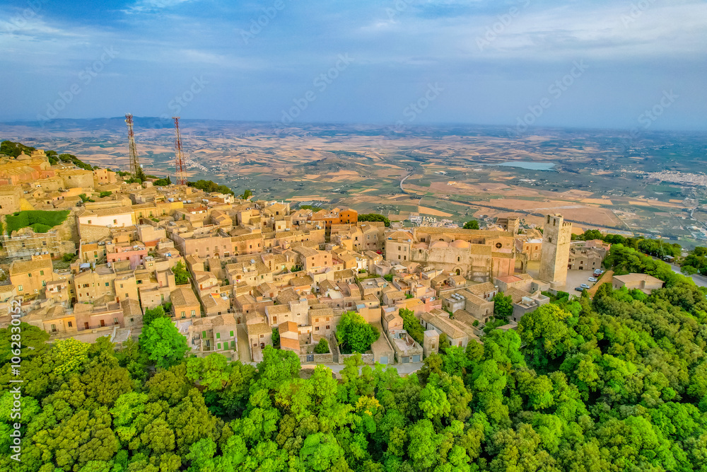 Obraz premium Aerial view of historic town of Erice near Trapani. Castello di Venere, Sicily, Italy.