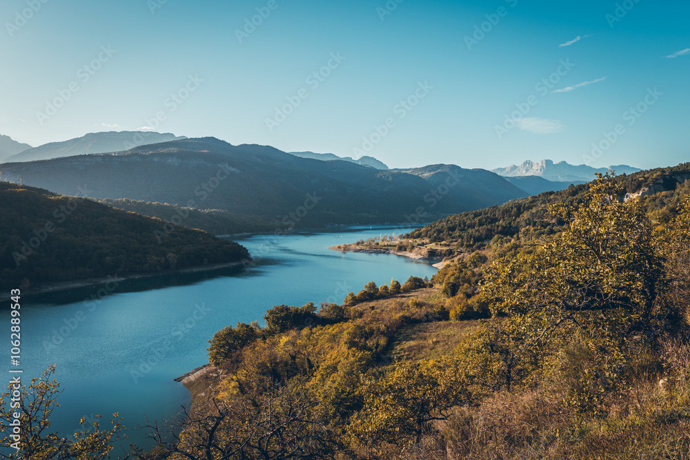 Obraz premium Hiking in autumn and discovery of the landscape of the Drac Himalayan footbridge, in Isère and the Auvergne-Rhône-Alpes region in France