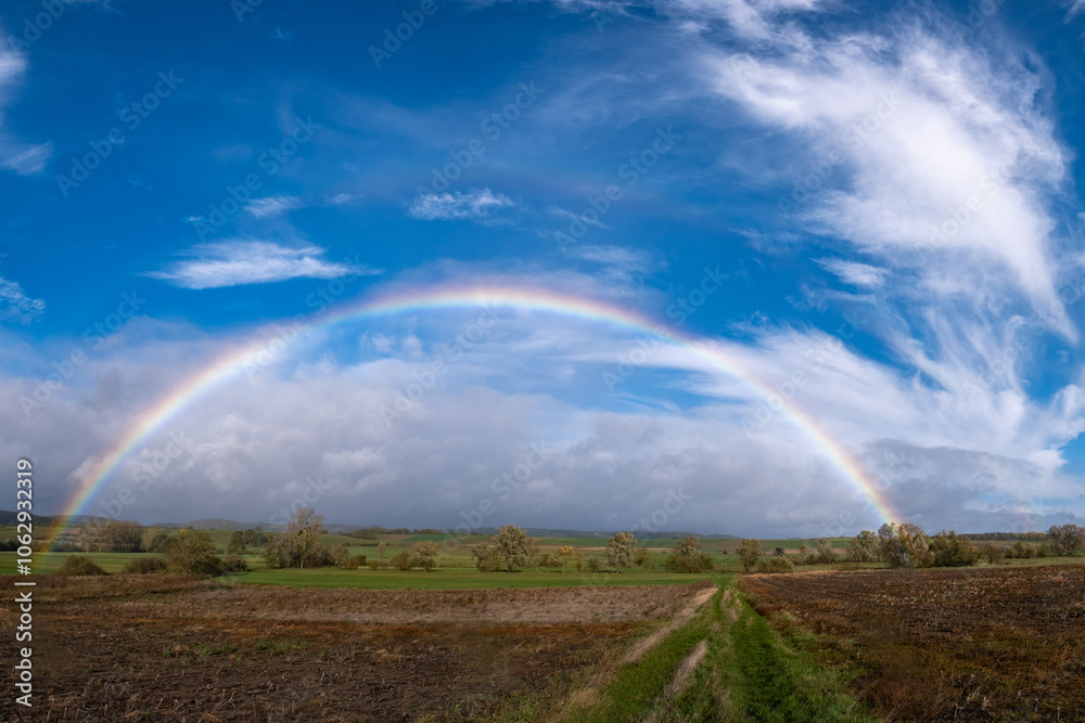 Arc-en-ciel en pleine campagne Arc-en-ciel en pleine campagne