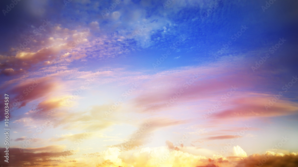 Obraz premium Vibrant Sunset with Colorful Clouds