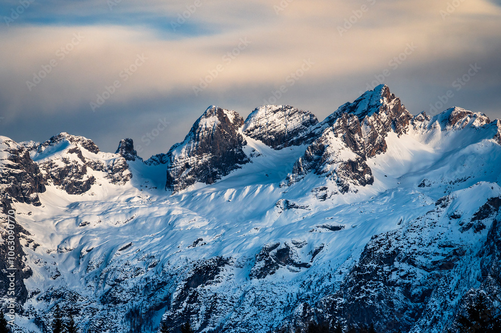 Obraz premium Dolomites at sunset. Winter and clear atmosphere peaks and spires.