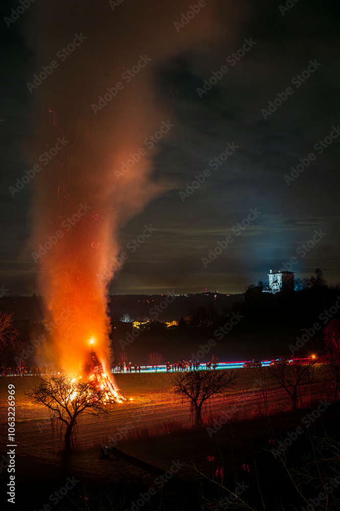 Obraz premium Ancient Christmas traditions in Friuli. Pignarul, Epiphany fires and fireworks that close the Christmas period.