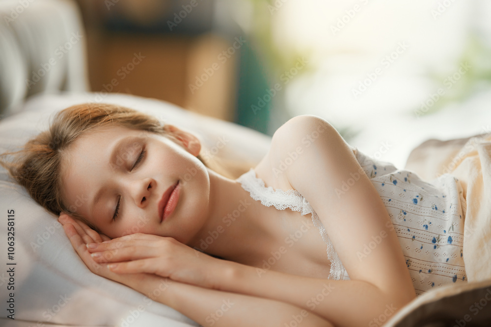 Obraz premium child is sleeping in the bed