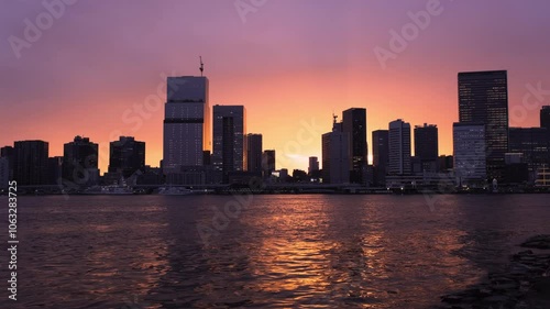 晴海ふ頭公園から望む夕焼けの港区ビル群　東京都中央区晴海
