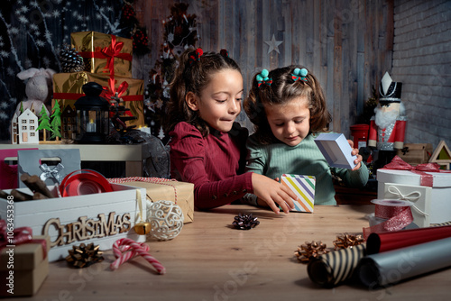 Moments of illusion: opening gifts as a family photo