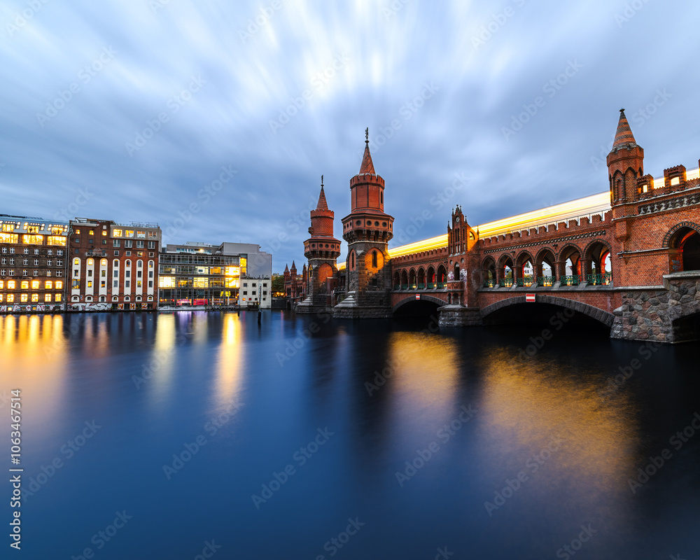 Oberbaumbrücke zur blauen Stunde Oberbaumbrücke zur blauen Stunde