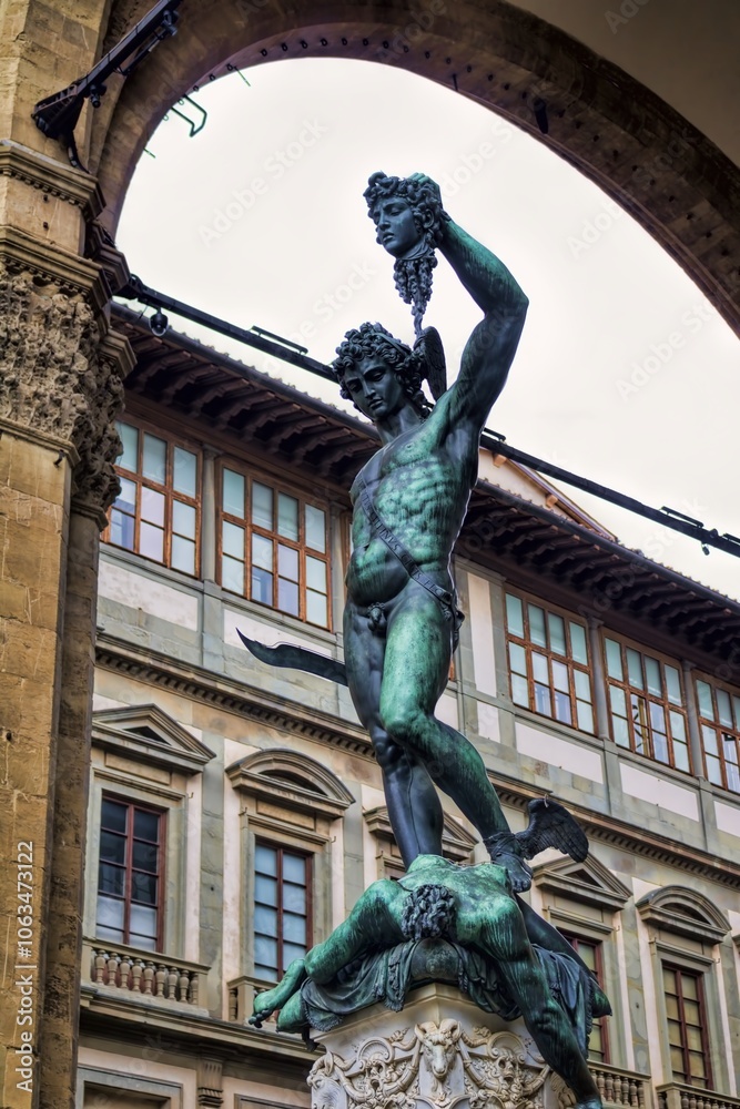 florenz, italien - figur des perseus mit dem haupt der medusa von benvenuto cellini