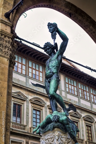 Obraz na płótnie florenz, italien - figur des perseus mit dem haupt der medusa von benvenuto cellini w salonie