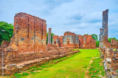 The ruins of Wat Phra Si Sanphet archaeological complex, Ayutthaya, Thailanda photo