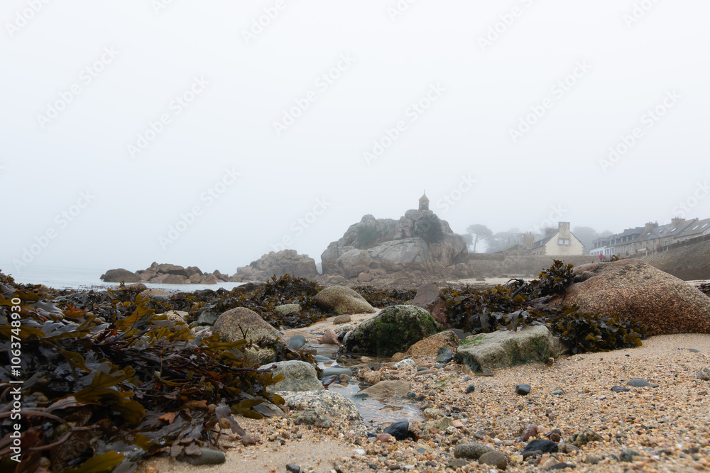 Brume matinale d'automne à Port-Blanc Penvénan - Bretagne Brume matinale d'automne à Port-Blanc Penvénan - Bretagne