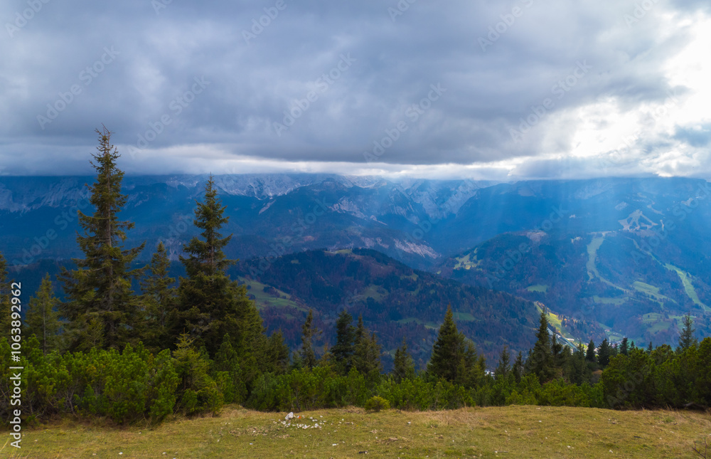 Aussicht Gipfelblick Wank ins Tal Aussicht Gipfelblick Wank ins Tal