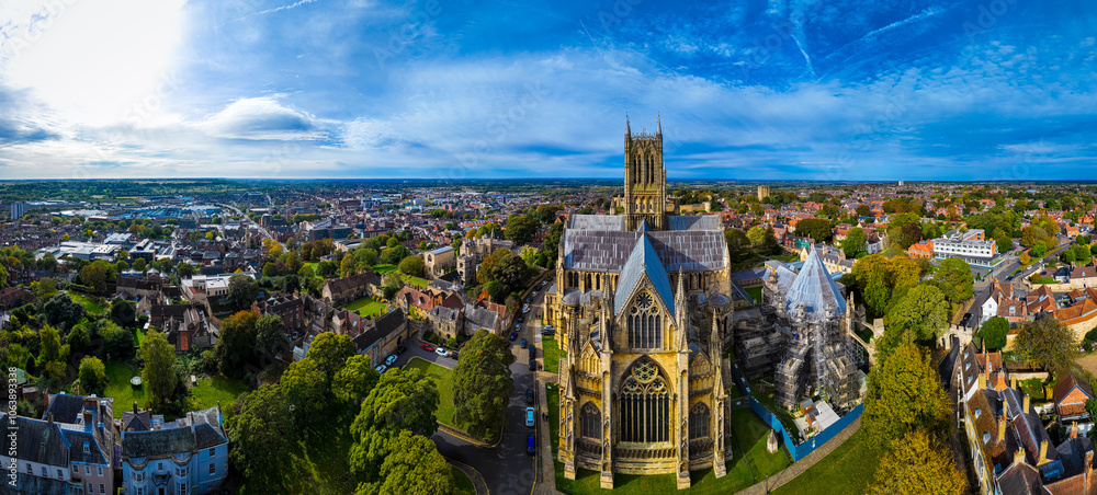 Obraz premium View of Lincoln Cathedral, a Church of England cathedral in Lincolnshire, England