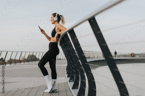 Woman enjoys her workout wh...