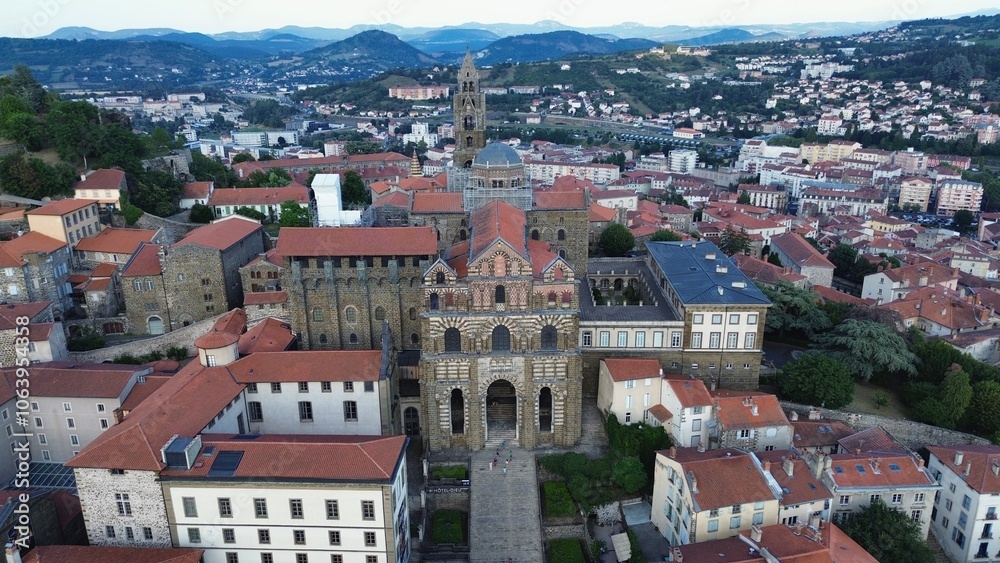 Obraz premium drone photo Le Puy-en-Velay cathedral france europe