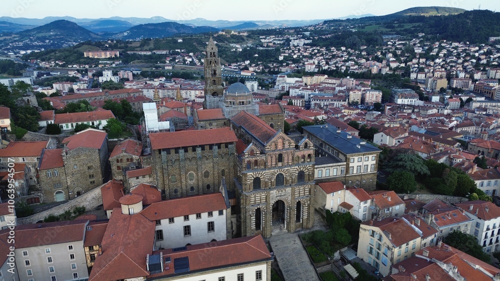 Obraz premium drone photo Le Puy-en-Velay cathedral france europe