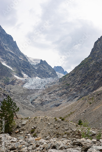 Obraz na płótnie Chalaadi Glacier, Mestia, Svaneti, Georgia, beautiful glacier in the Caucasus mountains on a cloudy day w salonie