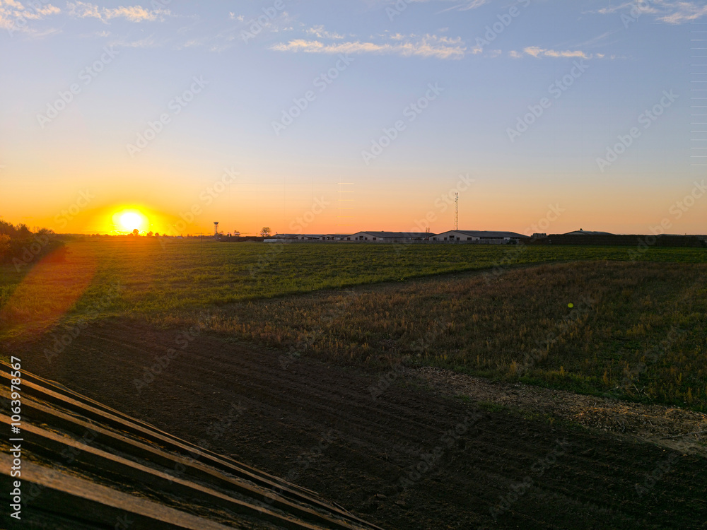 Fototapeta premium beautiful sunset on an autumn evening.