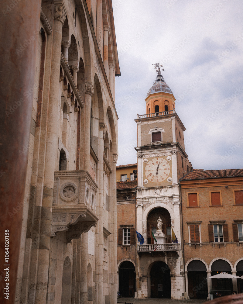Fototapeta premium Modena, Italy church and architecture