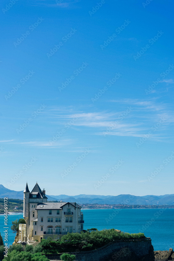 Naklejka premium castle on the coast of the sea