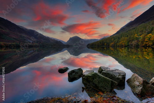 Fototapeta Naklejka Na Ścianę i Meble -  Beautiful sunrise at the Buttermere lake in the Lake District National Park. England, UK