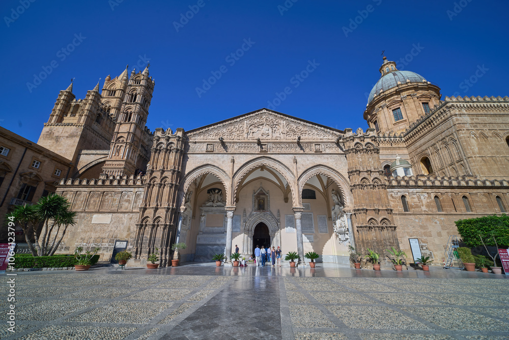 Obraz premium Metropolitan Cathedral of the Assumption of Virgin Mary in Palermo (Cattedrale di Palermo), church of the Arab-Norman route in Sicily, Italy 