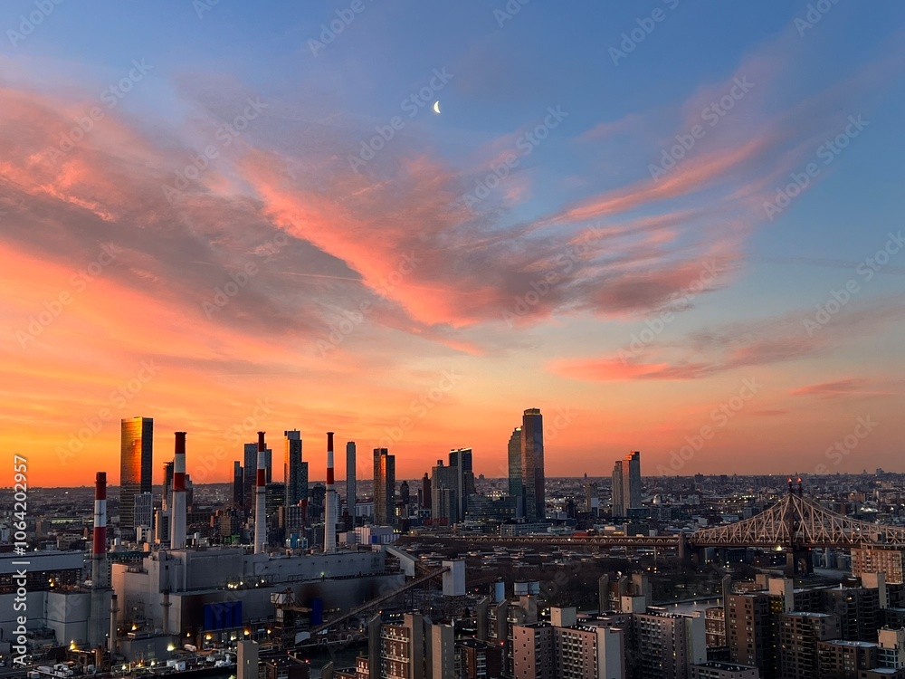 Fototapeta premium city skyline at sunrise