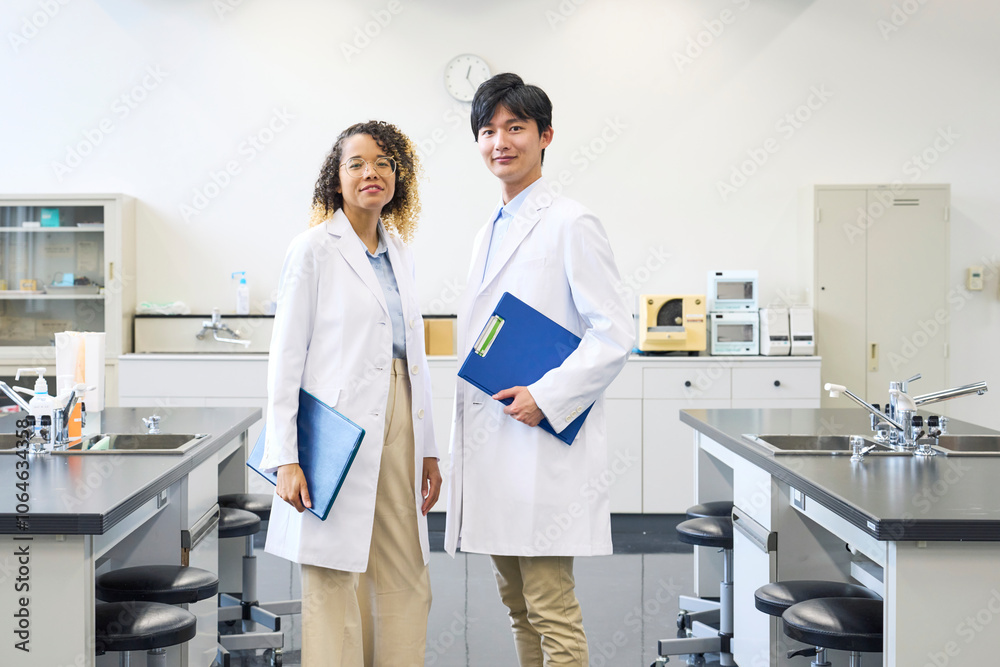 global, business, couple, researcher, scientist, lab coat, man, woman, foreigner, japanese, asian, multinational, university student, university, student, research institute, lab, science, faculty of global, business, couple, researcher, scientist, lab coat, man, woman, foreigner, japanese, asian, multinational, university student, university, student, research institute, lab, science, faculty of