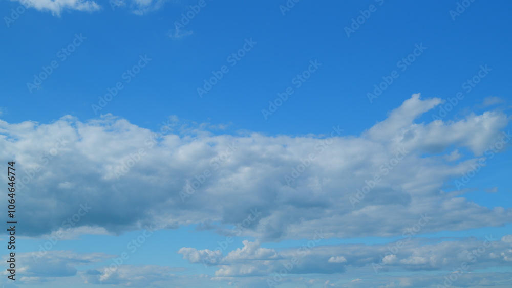 Obraz premium Summer clouds change shape. White clouds background. Time lapse.