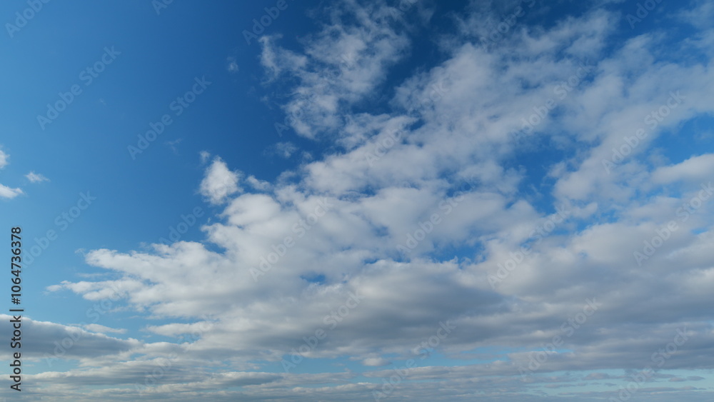 Obraz premium Blue sky with beautiful stratocumulus clouds. Beautiful sunny blue sky background with clouds. Timelapse.