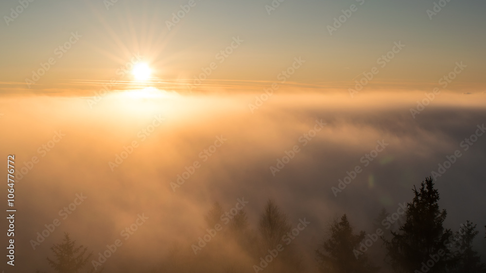 Obraz premium Sunset in the Teplice-Adršpašské rocks. The sun is low on the horizon and the inverted clouds create stunning scenery that makes it seem as if you are above the clouds.