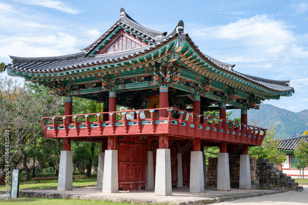 Fototapeta premium Korean Traditional House Scenery in Autumn