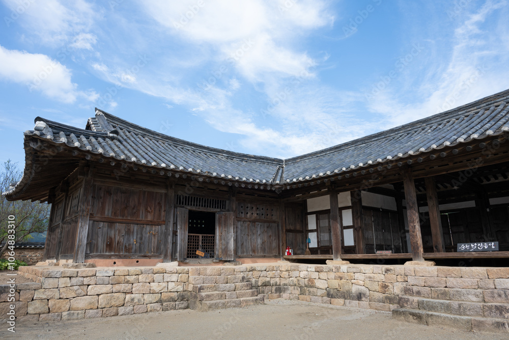 Korean Traditional House Scenery in Autumn Korean Traditional House Scenery in Autumn