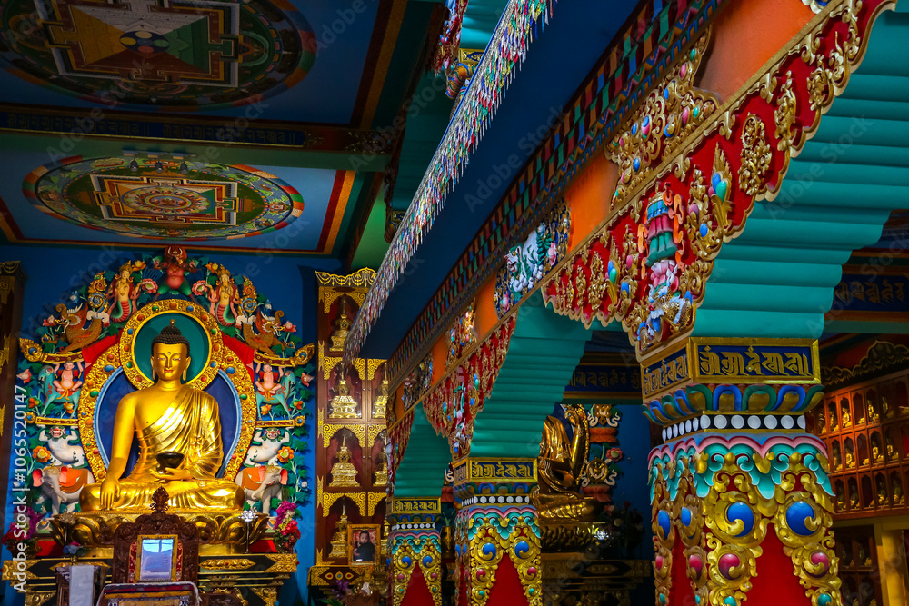 Obraz premium Beautiful view of Palyul Namdroling Temple in Bodh Gaya, Bihar, India. Details of architecture.