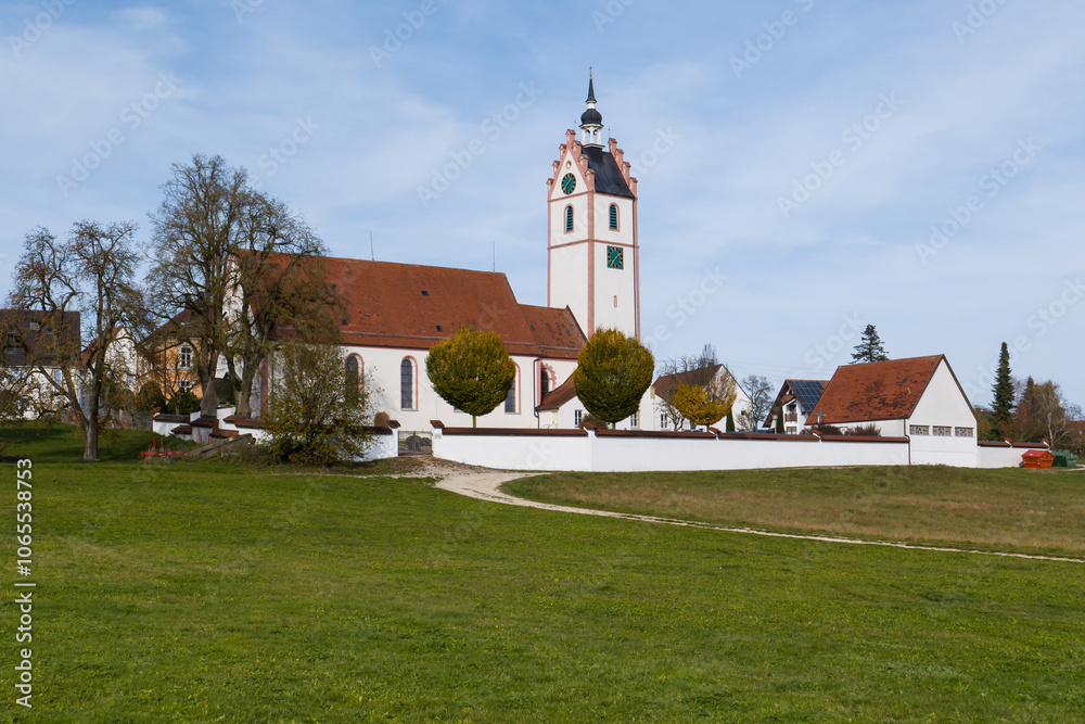 Fototapeta premium St. Peter und Paul Kirche in Winterlingen-Benzingen im Zollernalbkreis
