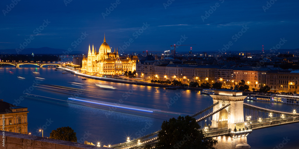 Obraz premium panorama of Central Budapest in the evening, with Parliament and Chain Bridge
