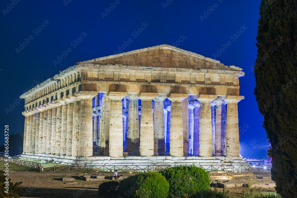 Fototapeta premium Templi di Paestum: il tempio di Nettuno, Atena e Hera Basilica e Tempio di Cerere