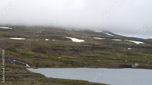 fjord de seydisfjordur en Islande et promenade