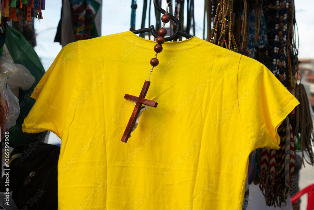 Φωτογραφία View of a yellow shirt with a crucifix for sale during a tribute at the Senhor do Bonfim church in Salvador, Bahia