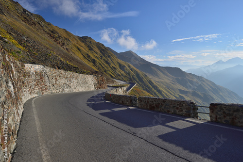 Rock guardrail on the Stelvio Pass, Italy / ステルヴィオ峠の岩で出来たガードレール　イタリア photo