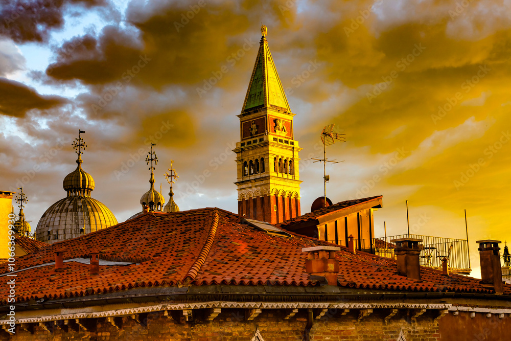 Fototapeta premium Venetian Rooftop