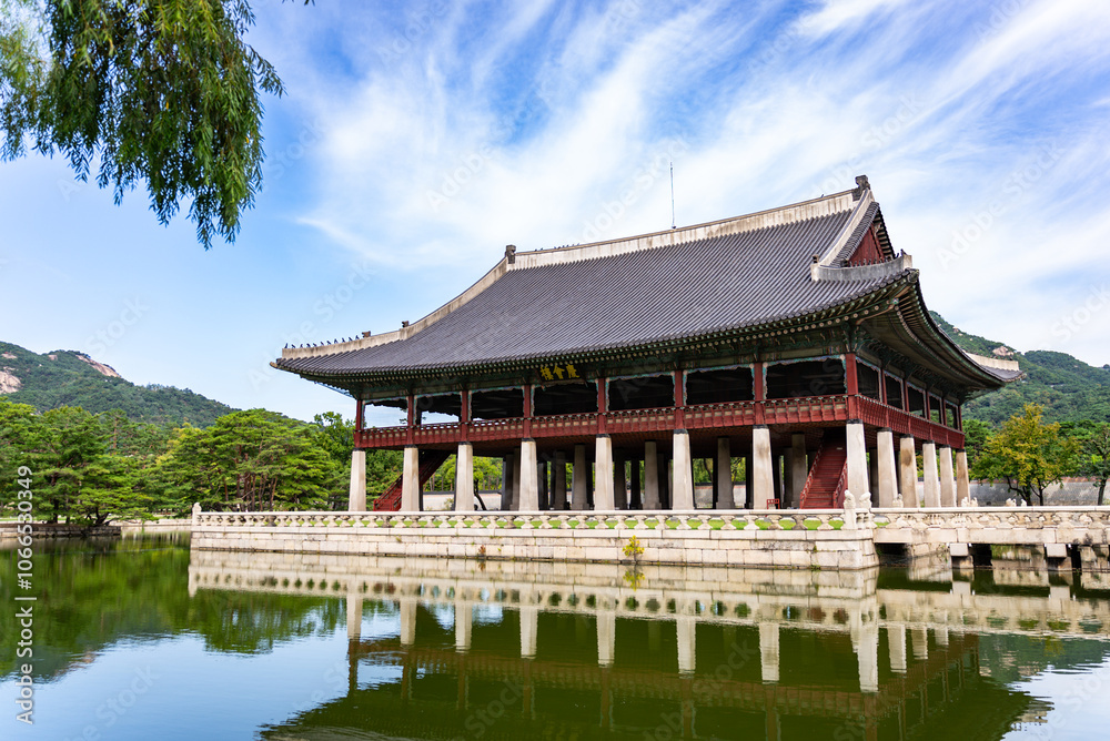 Naklejka premium Floating Temple in South Korea