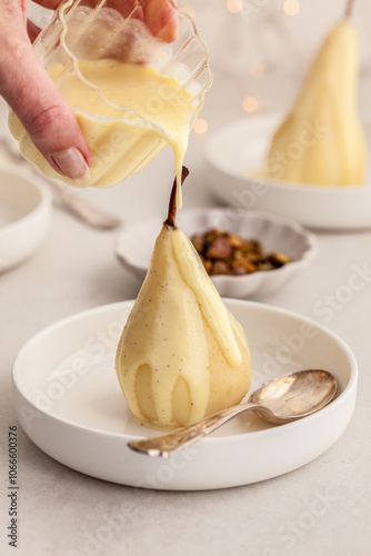 Poached pears with vanilla sauce
