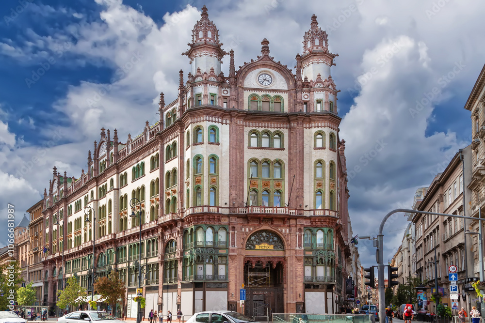 Obraz premium Building of Parisi Udvar Hotel, Budapest, Hungary